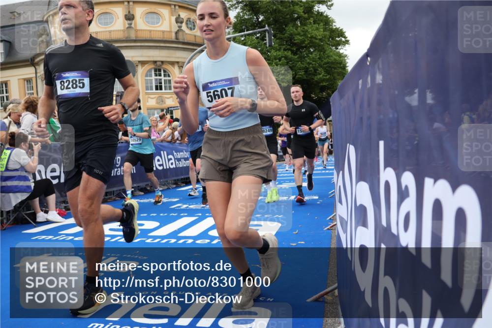29.06.2025 - hella hamburg halbmarathon Strokosch-Dieckow http://msf.ph/oto/8301000 29.06.2025 10:53:49 Ziel 1422, 1706, 1870, 2082, 2518, 5607, 6260, 6481, 6877, 7177, 7395, 7918, 7973, 8285, 8335, 9922, 10529, 10891, 12413, 13032, 14026, 14175, 14702, 14818, 15502, 16477, 16538, 17740, 18249, 18418, 18487, 18514, 18759, 18831, 18879, 18915, 19177 meine-sportfotos.de