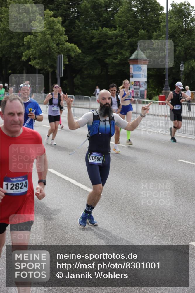 29.06.2025 - hella hamburg halbmarathon Jannik Wohlers http://msf.ph/oto/8301001 29.06.2025 10:37:16 Lombardsbrücke 1475, 2199, 2640, 2853, 3230, 3633, 5186, 5522, 5875, 6243, 6821, 6955, 7124, 7321, 7350, 9247, 9288, 9895, 10159, 10476, 10506, 10919, 11183, 11801, 11882, 11888, 12123, 12242, 12254, 12472, 12824, 13650, 14130, 14657, 16032, 16582, 16680, 16706, 16837, 17355, 17793, 17798, 18317, 18319, 18903 meine-sportfotos.de