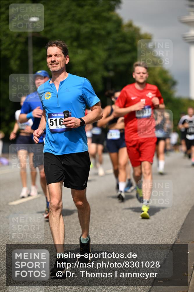 29.06.2025 - hella hamburg halbmarathon Dr. Thomas Lammeyer http://msf.ph/oto/8301028 29.06.2025 10:16:23 Kennedybrücke 1249, 1610, 1785, 1850, 1851, 2963, 2964, 3182, 3248, 3262, 3363, 4453, 5150, 5166, 5176, 6822, 6871, 7014, 7907, 8206, 8207, 8917, 8971, 9428, 10067, 10402, 10685, 11025 meine-sportfotos.de
