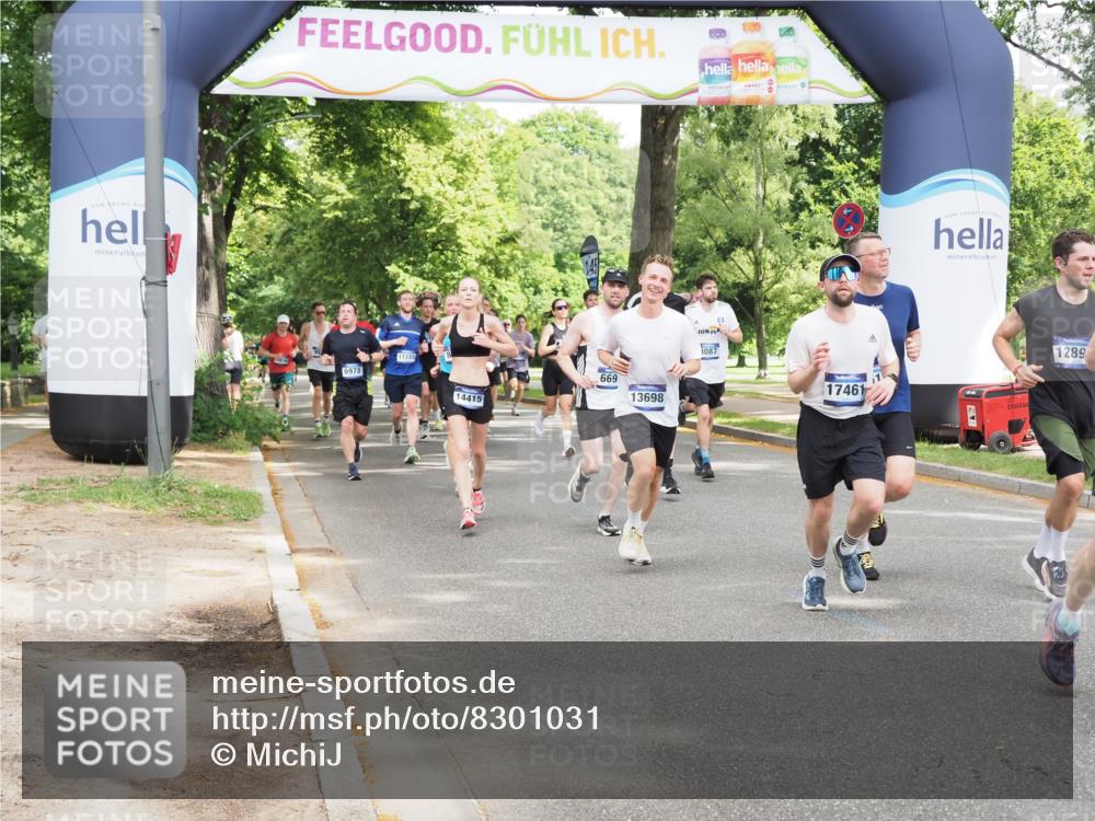 29.06.2025 - hella hamburg halbmarathon MichiJ http://msf.ph/oto/8301031 29.06.2025 10:34:42 Zwischen KM18-KM19 1604, 3087, 4497, 5528, 5889, 6691, 7335, 8142, 8981, 9794, 11077, 11185, 11858, 12171, 12269, 12891, 13698, 14045, 15157, 15451, 15825, 17008, 17353, 17461, 17865, 18356 meine-sportfotos.de