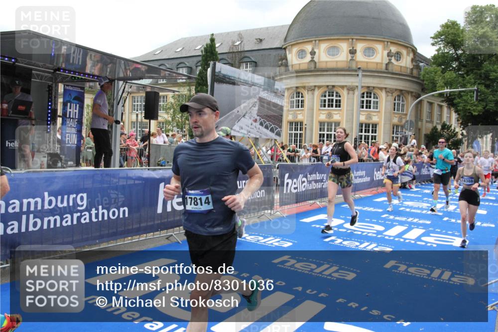 29.06.2025 - hella hamburg halbmarathon Michael Strokosch http://msf.ph/oto/8301036 29.06.2025 10:57:44 Ziel 1239, 1715, 1719, 2606, 7833, 10133, 12774, 13523, 14571, 14951, 15217, 15220, 16418, 17201, 17455, 17769, 17814, 18388, 18508, 18985 meine-sportfotos.de