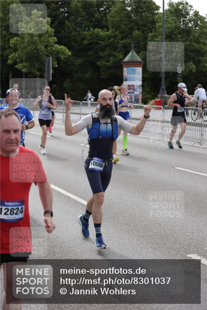 29.06.2025 - hella hamburg halbmarathon Jannik Wohlers http://msf.ph/oto/8301037 29.06.2025 10:37:16 Lombardsbrücke 1475, 2199, 2640, 2853, 3230, 3633, 5186, 5522, 5875, 6243, 6821, 6955, 7124, 7321, 7350, 9247, 9288, 9895, 10159, 10476, 10506, 10919, 11183, 11801, 11882, 11888, 12123, 12242, 12254, 12472, 12824, 13650, 14130, 14657, 16032, 16582, 16680, 16706, 16837, 17355, 17793, 17798, 18317, 18319, 18903 meine-sportfotos.de