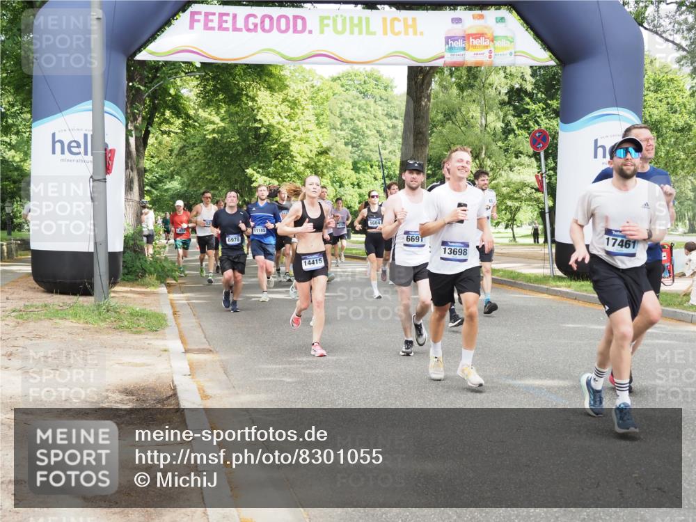 29.06.2025 - hella hamburg halbmarathon MichiJ http://msf.ph/oto/8301055 29.06.2025 10:34:42 Zwischen KM18-KM19 1604, 3087, 4497, 5528, 5889, 6691, 7335, 8142, 8981, 9794, 11077, 11185, 11858, 12171, 12269, 12891, 13698, 14045, 15157, 15451, 15825, 17008, 17353, 17461, 17865, 18356 meine-sportfotos.de