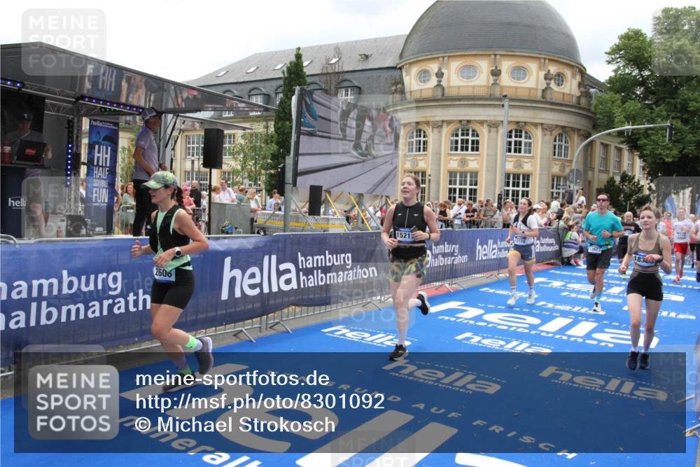 29.06.2025 - hella hamburg halbmarathon Michael Strokosch http://msf.ph/oto/8301092 29.06.2025 10:57:45 Ziel 1715, 1719, 1972, 2606, 7833, 10133, 12440, 12774, 13523, 14951, 15217, 15220, 16418, 17201, 17455, 17769, 17814, 18388, 18508, 18727, 18985 meine-sportfotos.de