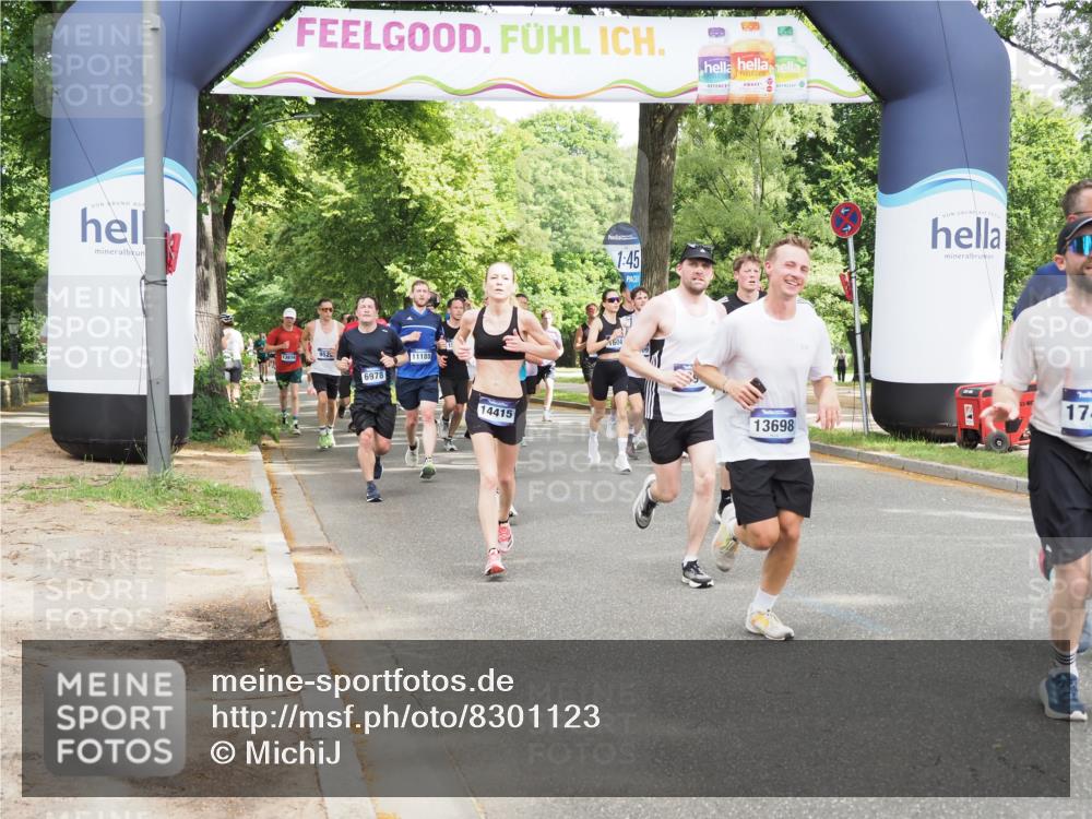 29.06.2025 - hella hamburg halbmarathon MichiJ http://msf.ph/oto/8301123 29.06.2025 10:34:42 Zwischen KM18-KM19 1604, 3087, 4497, 5528, 5889, 6691, 7335, 8142, 8981, 9794, 11077, 11185, 11858, 12171, 12269, 12891, 13698, 14045, 15157, 15451, 15825, 17008, 17353, 17461, 17865, 18356 meine-sportfotos.de