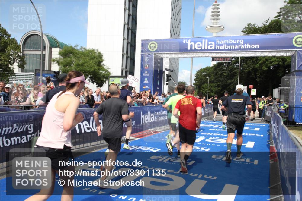 29.06.2025 - hella hamburg halbmarathon Michael Strokosch http://msf.ph/oto/8301135 29.06.2025 11:32:31 Ziel 2278, 2376, 3670, 5126, 5659, 5821, 6159, 7043, 7898, 10828, 12303, 14743, 15072, 15077, 15409, 15465, 15487, 17149, 17157, 17352 meine-sportfotos.de
