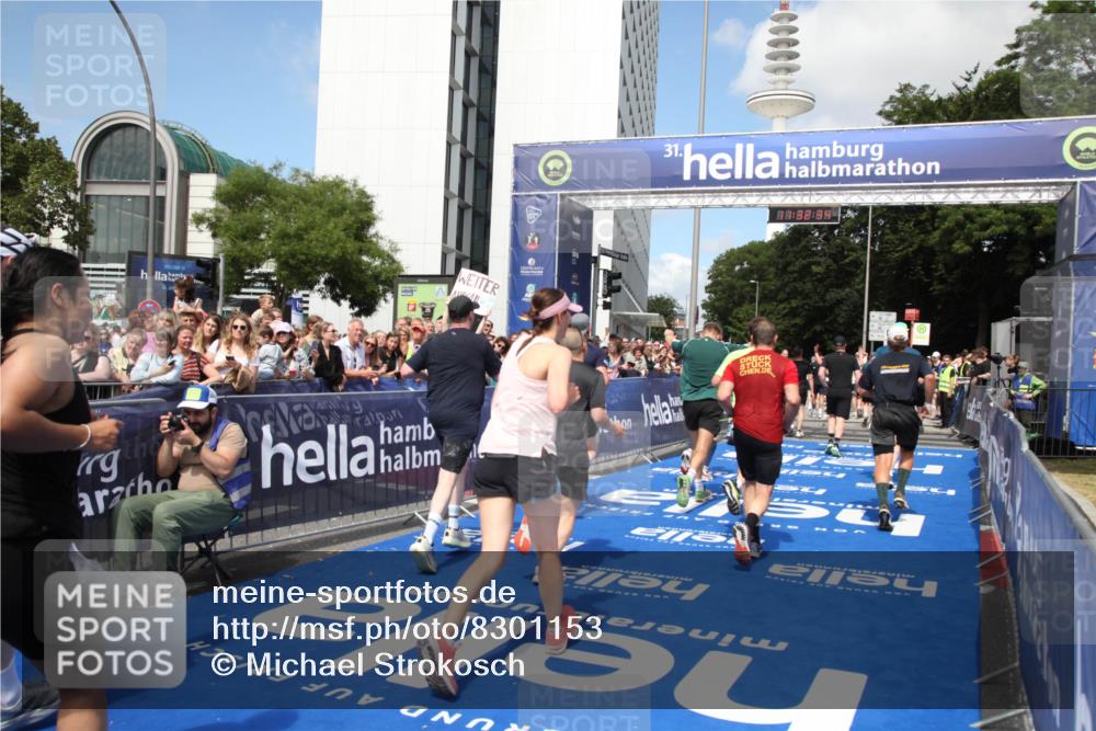 29.06.2025 - hella hamburg halbmarathon Michael Strokosch http://msf.ph/oto/8301153 29.06.2025 11:32:32 Ziel 2278, 2376, 3670, 5126, 5659, 5821, 6159, 7043, 7898, 10828, 12303, 14743, 15072, 15077, 15409, 15465, 15487, 17149, 17157, 17352, 18296 meine-sportfotos.de