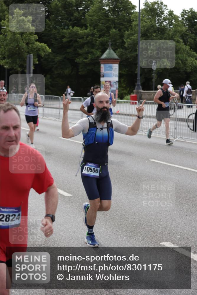 29.06.2025 - hella hamburg halbmarathon Jannik Wohlers http://msf.ph/oto/8301175 29.06.2025 10:37:16 Lombardsbrücke 1475, 2199, 2640, 2853, 3230, 3633, 5186, 5522, 5875, 6243, 6821, 6955, 7124, 7321, 7350, 9247, 9288, 9895, 10159, 10476, 10506, 10919, 11183, 11801, 11882, 11888, 12123, 12242, 12254, 12472, 12824, 13650, 14130, 14657, 16032, 16582, 16680, 16706, 16837, 17355, 17793, 17798, 18317, 18319, 18903 meine-sportfotos.de
