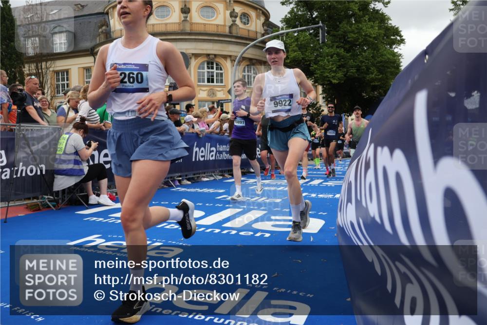 29.06.2025 - hella hamburg halbmarathon Strokosch-Dieckow http://msf.ph/oto/8301182 29.06.2025 10:53:52 Ziel 1422, 1706, 1815, 1870, 2432, 3096, 5607, 6260, 6374, 6481, 6877, 7177, 7395, 7918, 7973, 8285, 8394, 9922, 10529, 10891, 11789, 12413, 13032, 13869, 14026, 14175, 15502, 16477, 16538, 17740, 18249, 18418, 18487, 18759, 18831, 18879, 18915, 19177 meine-sportfotos.de