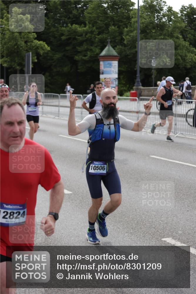 29.06.2025 - hella hamburg halbmarathon Jannik Wohlers http://msf.ph/oto/8301209 29.06.2025 10:37:16 Lombardsbrücke 1475, 2199, 2640, 2853, 3230, 3633, 5186, 5522, 5875, 6243, 6821, 6955, 7124, 7321, 7350, 9247, 9288, 9895, 10159, 10476, 10506, 10919, 11183, 11801, 11882, 11888, 12123, 12242, 12254, 12472, 12824, 13650, 14130, 14657, 16032, 16582, 16680, 16706, 16837, 17355, 17793, 17798, 18317, 18319, 18903 meine-sportfotos.de