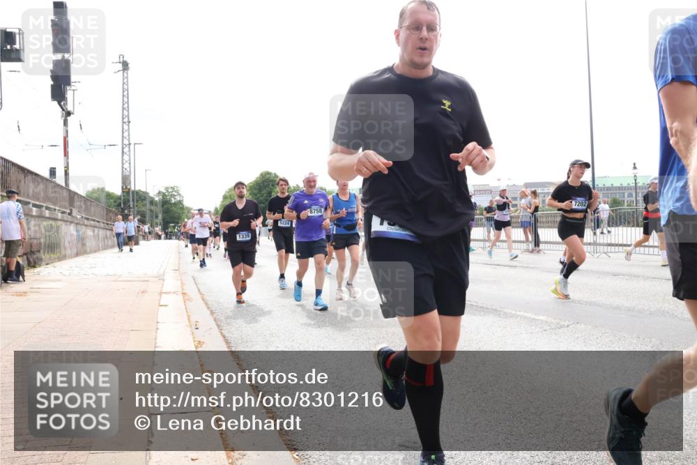 29.06.2025 - hella hamburg halbmarathon Lena Gebhardt http://msf.ph/oto/8301216 29.06.2025 10:37:07 Lombardsbrücke 8758, 5224, 1339, 7202, 1022, 1118, 1253, 1276, 1337, 1339, 1488, 1490, 1597, 1819, 1948, 1952, 1954, 2016, 2031, 2072, 2104, 2272, 2480, 2486, 2552, 2588, 3127, 3165, 3714, 3873, 3895, 4084, 4097, 4347, 4618, 4733, 4762, 4996, 5146, 5224, 5538, 5560, 5640, 5786, 5789, 5940, 6156, 6172, 6359, 6584, 6804, 7085, 7202, 7235, 7707, 7773, 7823, 8007, 8257, 8258, 8315, 8499, 8758, 8811, 8843, 8936, 8937, 9054, 9055, 9295, 9500, 9694, 13265, 15077 meine-sportfotos.de