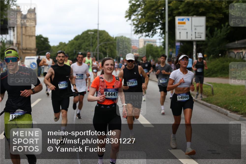 29.06.2025 - hella hamburg halbmarathon Yannick Fuchs http://msf.ph/oto/8301227 29.06.2025 10:37:29 20KM 1353, 1675, 1735, 2653, 4229, 4318, 5011, 5124, 5477, 7026, 7508, 9364, 9371, 9534, 10099, 10251, 11177, 12153, 12723, 12839, 13746, 13807, 14201, 14226, 14447, 14484, 14560, 14813, 14849, 15255, 15328, 15535, 15706, 15851, 15921, 16333, 17733, 17911, 18004, 18274, 18275, 18304, 18449, 18659, 18987, 19009, 19229 meine-sportfotos.de