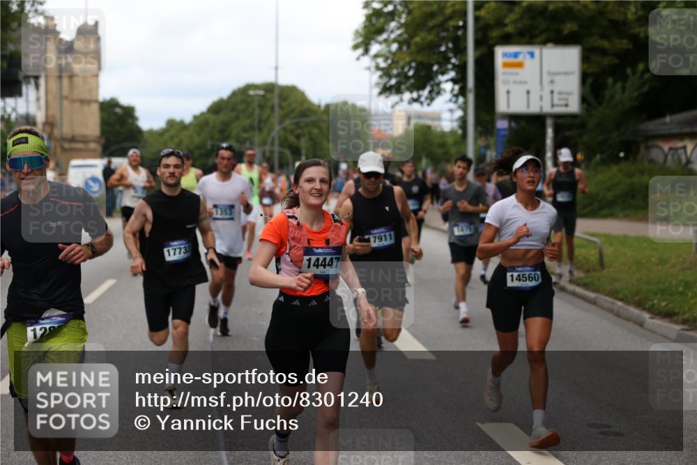 29.06.2025 - hella hamburg halbmarathon Yannick Fuchs http://msf.ph/oto/8301240 29.06.2025 10:37:29 20KM 1353, 1675, 1735, 2653, 4229, 4318, 5011, 5124, 5477, 7026, 7508, 9364, 9371, 9534, 10099, 10251, 11177, 12153, 12723, 12839, 13746, 13807, 14201, 14226, 14447, 14484, 14560, 14813, 14849, 15255, 15328, 15535, 15706, 15851, 15921, 16333, 17733, 17911, 18004, 18274, 18275, 18304, 18449, 18659, 18987, 19009, 19229 meine-sportfotos.de