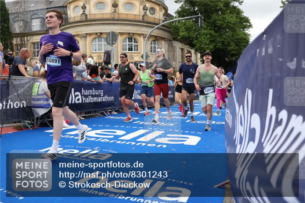 29.06.2025 - hella hamburg halbmarathon Strokosch-Dieckow http://msf.ph/oto/8301243 29.06.2025 10:53:53 Ziel 1151, 1422, 1706, 1815, 1870, 2432, 3096, 5607, 6260, 6356, 6374, 6481, 7177, 7395, 7918, 7973, 8394, 9922, 10529, 10891, 11789, 12413, 13032, 13869, 14026, 14175, 15502, 16477, 16538, 17740, 18249, 18308, 18418, 18487, 18759, 18831, 18879, 18915, 19177 meine-sportfotos.de