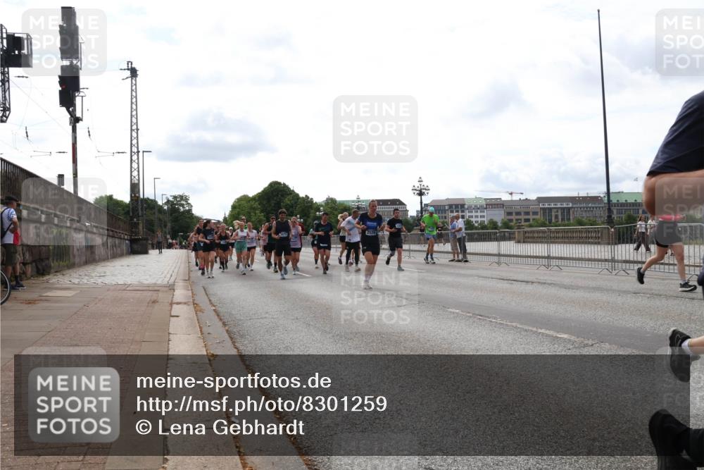 29.06.2025 - hella hamburg halbmarathon Lena Gebhardt http://msf.ph/oto/8301259 29.06.2025 10:21:50 Lombardsbrücke 2529, 1003, 1072, 1158, 1191, 1250, 1294, 1401, 1668, 1958, 1963, 2172, 2271, 2315, 2353, 2529, 2744, 2815, 3606, 3768, 3770, 3817, 3825, 3826, 3995, 4046, 4289, 4375, 4376, 4697, 4786, 5122, 5373, 5412, 5641, 5759, 5957, 6086, 6103, 6475, 6676, 6805, 6881, 7075, 7162, 7375, 7612, 7672, 7781, 8095, 8286, 8431, 8715, 8860, 8896, 8959, 9002, 9062, 9100, 9369, 9483, 9499, 9532, 9624, 10374, 10874 meine-sportfotos.de