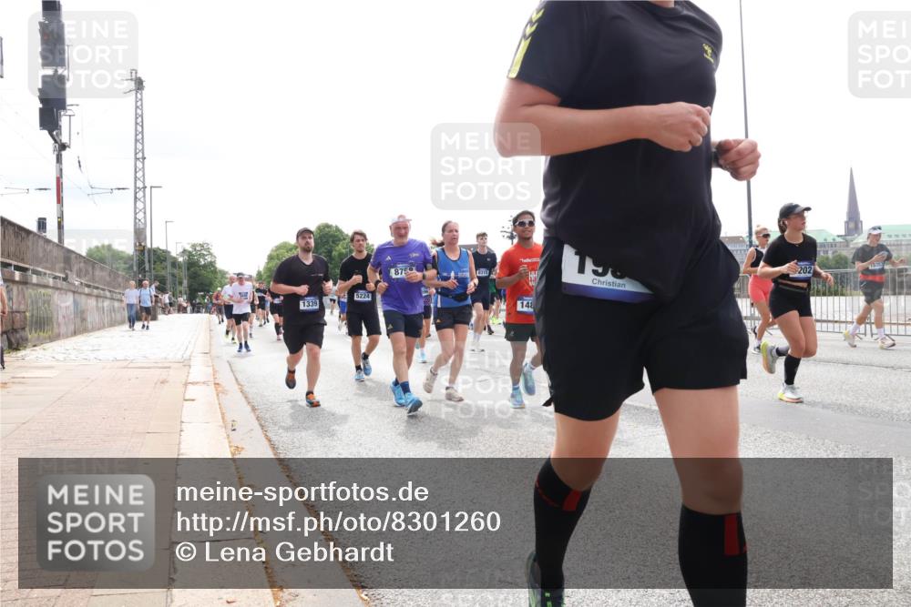 29.06.2025 - hella hamburg halbmarathon Lena Gebhardt http://msf.ph/oto/8301260 29.06.2025 10:37:07 Lombardsbrücke 5224, 1339, 875, 18315, 148, 198, 202, 15353, 1022, 1118, 1253, 1276, 1337, 1339, 1488, 1490, 1597, 1819, 1948, 1952, 1954, 2016, 2031, 2072, 2104, 2272, 2480, 2486, 2552, 2588, 3127, 3165, 3714, 3873, 3895, 4084, 4097, 4347, 4618, 4733, 4762, 4996, 5146, 5224, 5538, 5560, 5640, 5786, 5789, 5940, 6156, 6172, 6359, 6584, 6804, 7085, 7202, 7235, 7707, 7773, 7823, 8007, 8257, 8258, 8315, 8499, 8758, 8811, 8843, 8936, 8937, 9054, 9055, 9295, 9500, 9694, 13265, 15077 meine-sportfotos.de