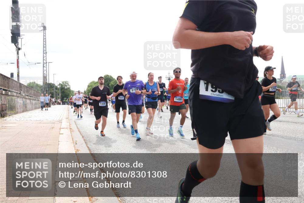 29.06.2025 - hella hamburg halbmarathon Lena Gebhardt http://msf.ph/oto/8301308 29.06.2025 10:37:08 Lombardsbrücke 5224, 1339, 8758, 315, 1488, 124, 195, 7202, 15352, 1022, 1118, 1253, 1276, 1337, 1339, 1488, 1490, 1597, 1819, 1948, 1952, 1954, 2016, 2031, 2072, 2104, 2272, 2480, 2486, 2552, 2588, 3127, 3165, 3714, 3873, 3895, 4084, 4097, 4347, 4618, 4733, 4762, 4996, 5146, 5224, 5538, 5560, 5640, 5786, 5789, 5790, 5940, 6156, 6172, 6359, 6584, 6804, 7085, 7202, 7235, 7544, 7707, 7773, 7823, 8007, 8257, 8258, 8315, 8499, 8758, 8811, 8843, 8936, 8937, 9054, 9055, 9295, 9500, 9524, 9694 meine-sportfotos.de