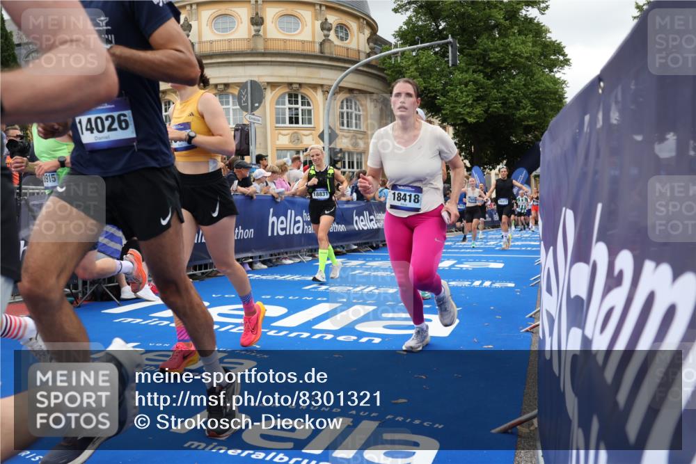 29.06.2025 - hella hamburg halbmarathon Strokosch-Dieckow http://msf.ph/oto/8301321 29.06.2025 10:53:54 Ziel 1151, 1422, 1706, 1815, 1870, 2432, 3096, 6260, 6356, 6374, 6481, 7395, 7918, 7973, 8394, 9922, 10529, 10891, 11789, 12413, 13032, 13869, 14026, 14175, 15502, 16477, 16538, 17348, 17740, 18249, 18308, 18418, 18487, 18759, 18831, 18879, 18915, 19177 meine-sportfotos.de