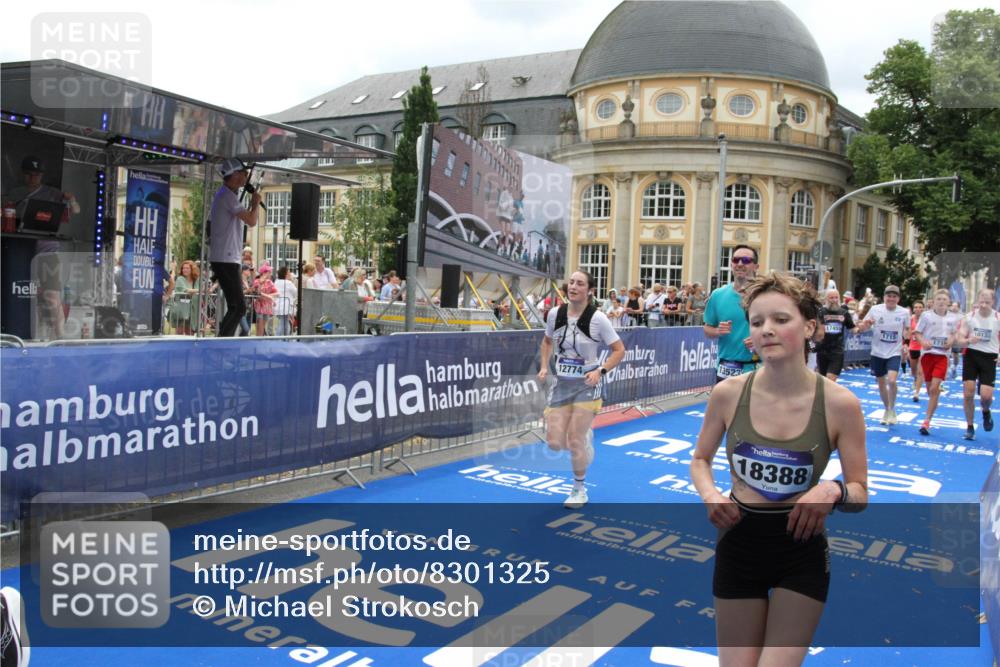 29.06.2025 - hella hamburg halbmarathon Michael Strokosch http://msf.ph/oto/8301325 29.06.2025 10:57:46 Ziel 1715, 1719, 1972, 2606, 5391, 7833, 10133, 12440, 12774, 13523, 14737, 15217, 15220, 16418, 17201, 17455, 17814, 18388, 18508, 18727, 18985 meine-sportfotos.de