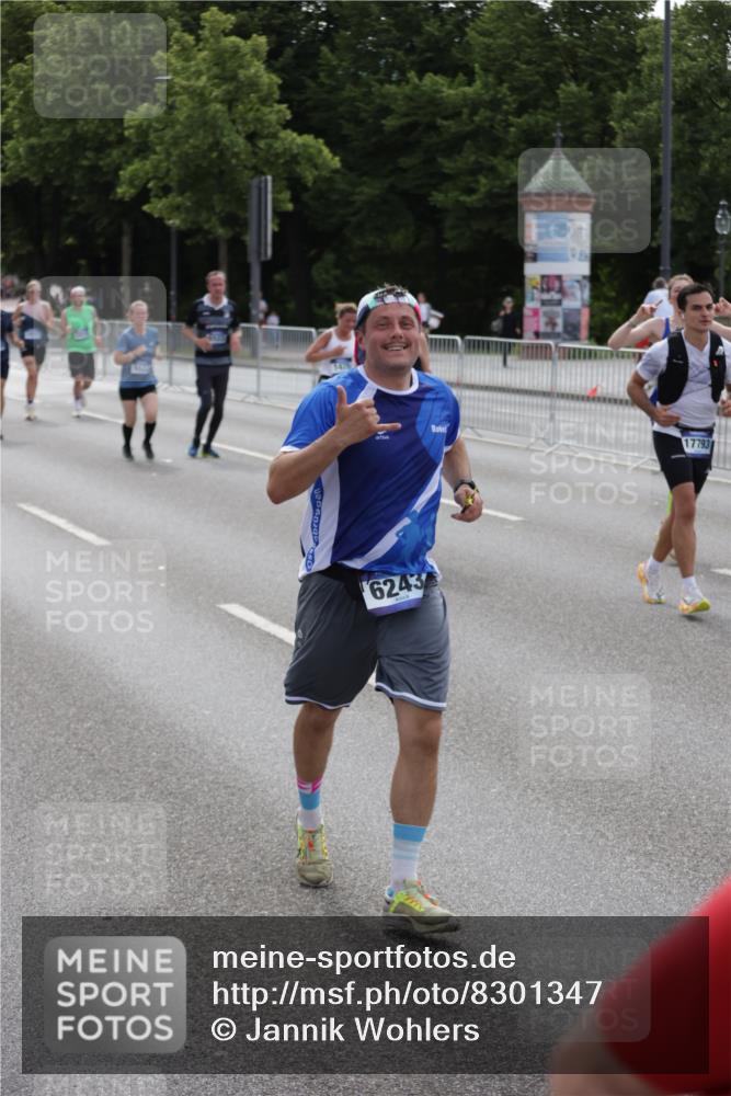 29.06.2025 - hella hamburg halbmarathon Jannik Wohlers http://msf.ph/oto/8301347 29.06.2025 10:37:17 Lombardsbrücke 1475, 2199, 2640, 2853, 3230, 3246, 3633, 5139, 5186, 5522, 5875, 6243, 6821, 6955, 7124, 7321, 7350, 9247, 9288, 9895, 10159, 10476, 10506, 10919, 11087, 11183, 11801, 11882, 11888, 12123, 12242, 12254, 12472, 12824, 13650, 14657, 16032, 16582, 16680, 16706, 17355, 17793, 17798, 18317, 18319, 18903 meine-sportfotos.de