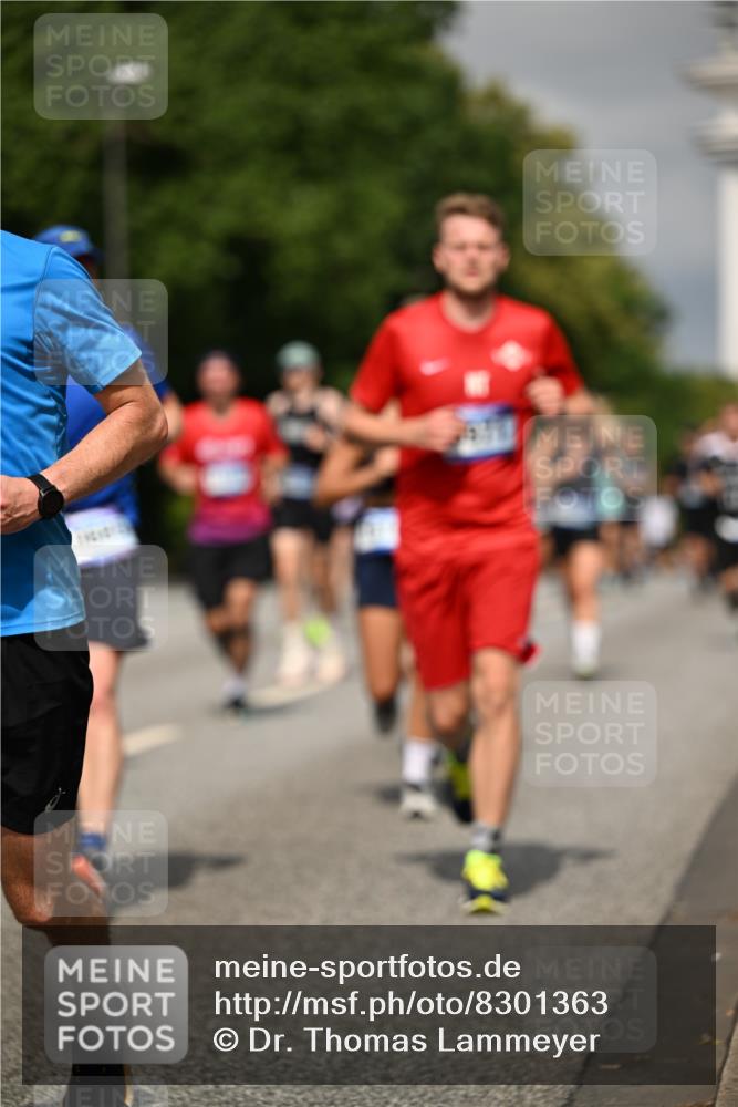 29.06.2025 - hella hamburg halbmarathon Dr. Thomas Lammeyer http://msf.ph/oto/8301363 29.06.2025 10:16:23 Kennedybrücke 1249, 1610, 1785, 1850, 1851, 2963, 2964, 3182, 3248, 3262, 3363, 4453, 5150, 5166, 5176, 6822, 6871, 7014, 7907, 8206, 8207, 8917, 8971, 9428, 10067, 10402, 10685, 11025 meine-sportfotos.de