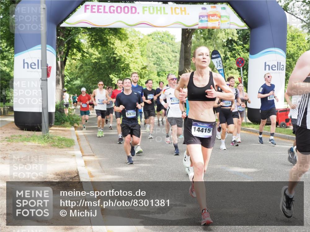 29.06.2025 - hella hamburg halbmarathon MichiJ http://msf.ph/oto/8301381 29.06.2025 10:34:44 Zwischen KM18-KM19 1604, 3087, 5528, 5532, 5889, 6421, 6691, 6978, 7335, 8142, 8482, 8981, 9386, 9786, 11185, 11858, 12171, 12269, 12891, 13698, 14045, 14415, 15157, 15451, 15684, 15825, 17008, 17353, 17461, 17669, 17718, 19209 meine-sportfotos.de