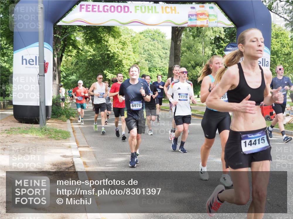 29.06.2025 - hella hamburg halbmarathon MichiJ http://msf.ph/oto/8301397 29.06.2025 10:34:44 Zwischen KM18-KM19 1604, 3087, 5528, 5532, 5889, 6421, 6691, 6978, 7335, 8142, 8482, 8981, 9386, 9786, 11185, 11858, 12171, 12269, 12891, 13698, 14045, 14415, 15157, 15451, 15684, 15825, 17008, 17353, 17461, 17669, 17718, 19209 meine-sportfotos.de