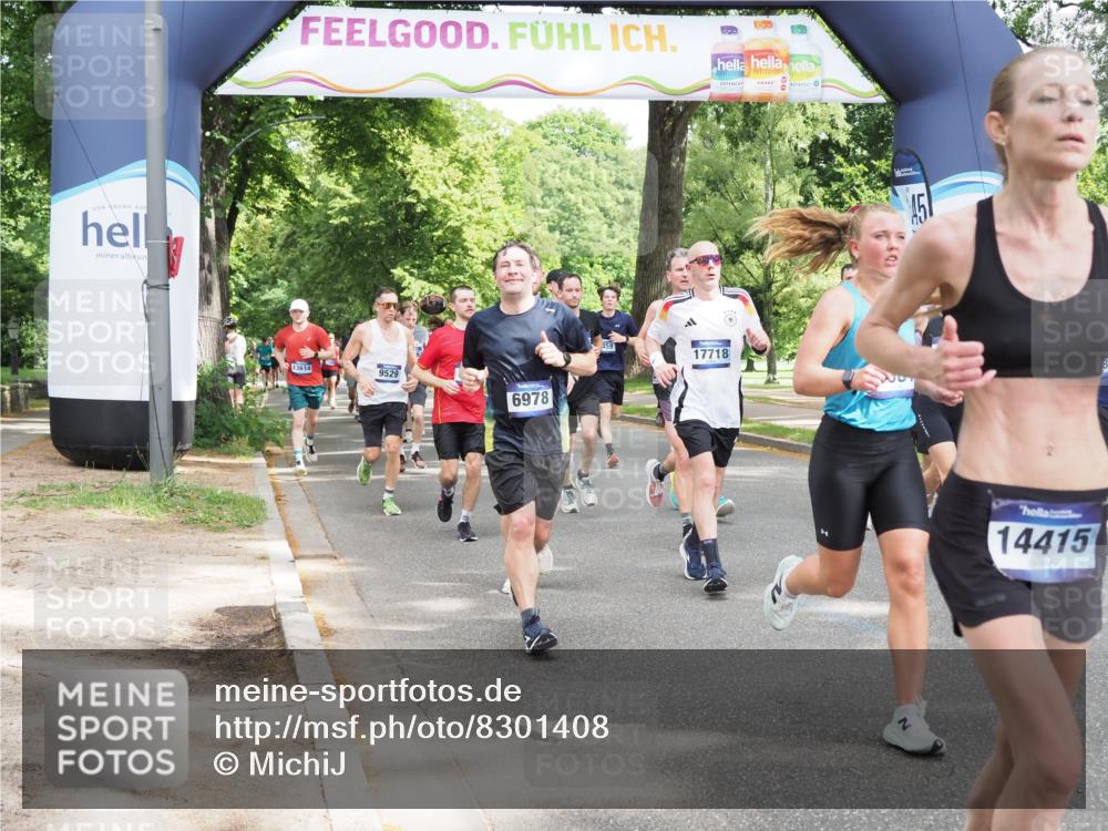 29.06.2025 - hella hamburg halbmarathon MichiJ http://msf.ph/oto/8301408 29.06.2025 10:34:44 Zwischen KM18-KM19 1604, 3087, 5528, 5532, 5889, 6421, 6691, 6978, 7335, 8142, 8482, 8981, 9386, 9786, 11185, 11858, 12171, 12269, 12891, 13698, 14045, 14415, 15157, 15451, 15684, 15825, 17008, 17353, 17461, 17669, 17718, 19209 meine-sportfotos.de