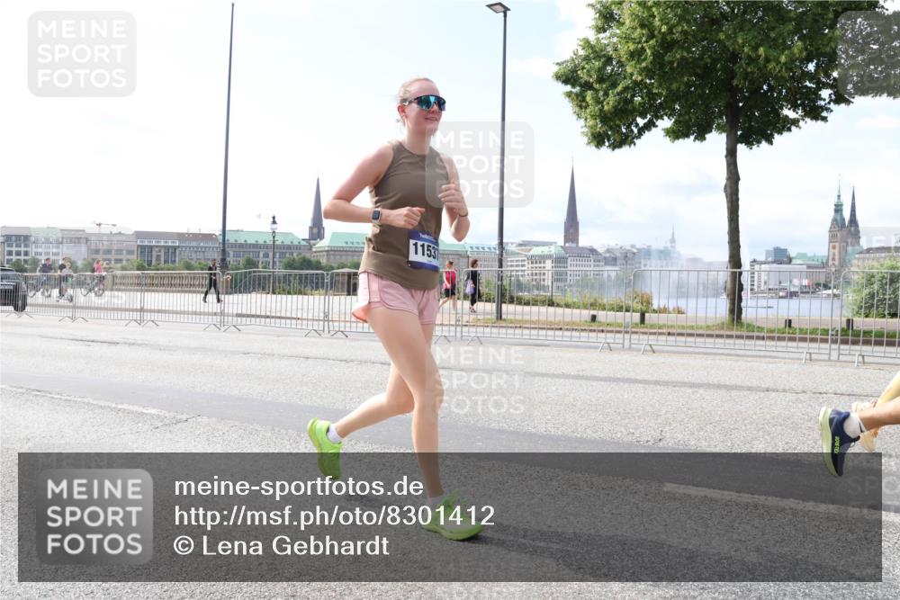 29.06.2025 - hella hamburg halbmarathon Lena Gebhardt http://msf.ph/oto/8301412 29.06.2025 10:12:10 Lombardsbrücke 1062, 1328, 1790, 1850, 1992, 2661, 3363, 3746, 4227, 4453, 4499, 5176, 5379, 5605, 6822, 6871, 6966, 7474, 7571, 9191, 9253, 9254, 9405, 9428, 9705, 10042, 10409, 10685, 11507, 11509, 11525, 11537, 11581, 11917, 12473, 13171, 13177, 13542, 13958, 14060, 14196, 14313, 14384, 14863, 14868, 15137, 15945, 16379, 16976, 17638, 17774, 18261, 18395, 18429, 18655 meine-sportfotos.de