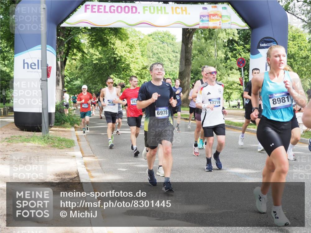 29.06.2025 - hella hamburg halbmarathon MichiJ http://msf.ph/oto/8301445 29.06.2025 10:34:44 Zwischen KM18-KM19 1604, 3087, 5528, 5532, 5889, 6421, 6691, 6978, 7335, 8142, 8482, 8981, 9386, 9786, 11185, 11858, 12171, 12269, 12891, 13698, 14045, 14415, 15157, 15451, 15684, 15825, 17008, 17353, 17461, 17669, 17718, 19209 meine-sportfotos.de