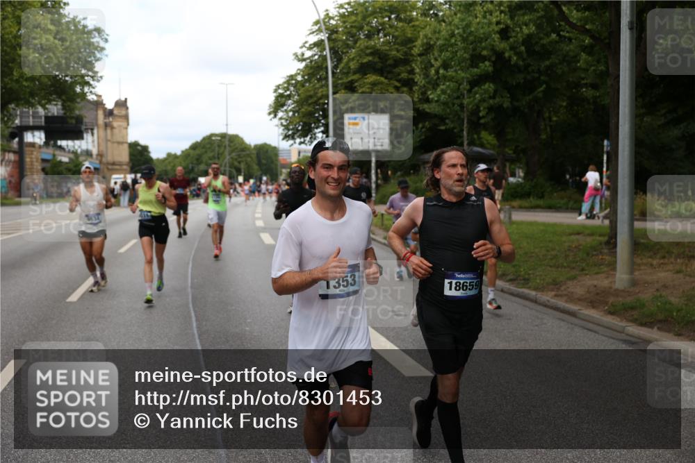 29.06.2025 - hella hamburg halbmarathon Yannick Fuchs http://msf.ph/oto/8301453 29.06.2025 10:37:32 20KM 1353, 1675, 1735, 2653, 4229, 4318, 5011, 5124, 5477, 7026, 7508, 7635, 9364, 9371, 9534, 10099, 10251, 11177, 12153, 12723, 12839, 13398, 13746, 13807, 14201, 14210, 14226, 14447, 14484, 14560, 14849, 15255, 15328, 15706, 15851, 15921, 16314, 16338, 17733, 17911, 18004, 18274, 18275, 18304, 18449, 18659, 18987, 19009, 19229 meine-sportfotos.de