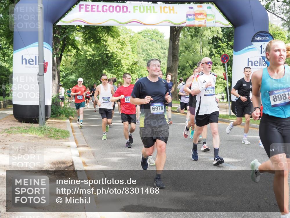 29.06.2025 - hella hamburg halbmarathon MichiJ http://msf.ph/oto/8301468 29.06.2025 10:34:44 Zwischen KM18-KM19 1604, 3087, 5528, 5532, 5889, 6421, 6691, 6978, 7335, 8142, 8482, 8981, 9386, 9786, 11185, 11858, 12171, 12269, 12891, 13698, 14045, 14415, 15157, 15451, 15684, 15825, 17008, 17353, 17461, 17669, 17718, 19209 meine-sportfotos.de