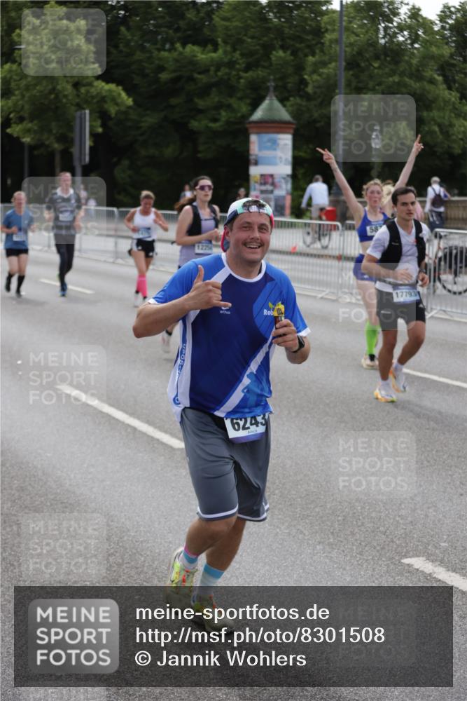 29.06.2025 - hella hamburg halbmarathon Jannik Wohlers http://msf.ph/oto/8301508 29.06.2025 10:37:17 Lombardsbrücke 1475, 2199, 2640, 2853, 3230, 3246, 3633, 5139, 5186, 5522, 5875, 6243, 6821, 6955, 7124, 7321, 7350, 9247, 9288, 9895, 10159, 10476, 10506, 10919, 11087, 11183, 11801, 11882, 11888, 12123, 12242, 12254, 12472, 12824, 13650, 14657, 16032, 16582, 16680, 16706, 17355, 17793, 17798, 18317, 18319, 18903 meine-sportfotos.de