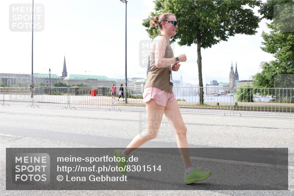 29.06.2025 - hella hamburg halbmarathon Lena Gebhardt http://msf.ph/oto/8301514 29.06.2025 10:12:11 Lombardsbrücke 1062, 1328, 1790, 1850, 1992, 2661, 3262, 3363, 3746, 4227, 4453, 4499, 5176, 5379, 5605, 6822, 6871, 6966, 7474, 7571, 9191, 9253, 9254, 9405, 9428, 9705, 10042, 10409, 10685, 11507, 11509, 11525, 11537, 11581, 11917, 12473, 13171, 13177, 13542, 13958, 14060, 14196, 14313, 14384, 14863, 14868, 15137, 16379, 16976, 17638, 17774, 18261, 18395, 18429, 18655 meine-sportfotos.de