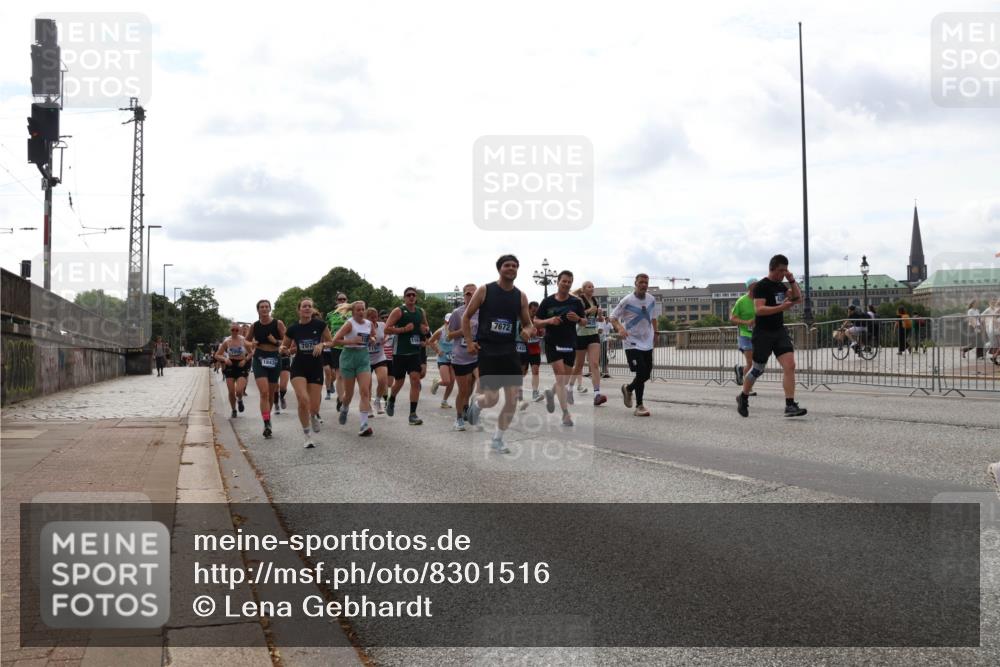 29.06.2025 - hella hamburg halbmarathon Lena Gebhardt http://msf.ph/oto/8301516 29.06.2025 10:21:53 Lombardsbrücke 18439, 7075, 1580, 7672, 1003, 1072, 1158, 1191, 1250, 1294, 1401, 1668, 1958, 1963, 2009, 2063, 2172, 2315, 2353, 2514, 2529, 2744, 3050, 3172, 3458, 3606, 3768, 3770, 3825, 3826, 3995, 4046, 4289, 4366, 4375, 4376, 4697, 4786, 5122, 5412, 5641, 5759, 5957, 6086, 6103, 6475, 6676, 6805, 6881, 7075, 7162, 7612, 7672, 7781, 8095, 8286, 8431, 8715, 8860, 8896, 8954, 8959, 9002, 9062, 9369, 9483, 9499, 9532, 9624, 10374, 10874 meine-sportfotos.de