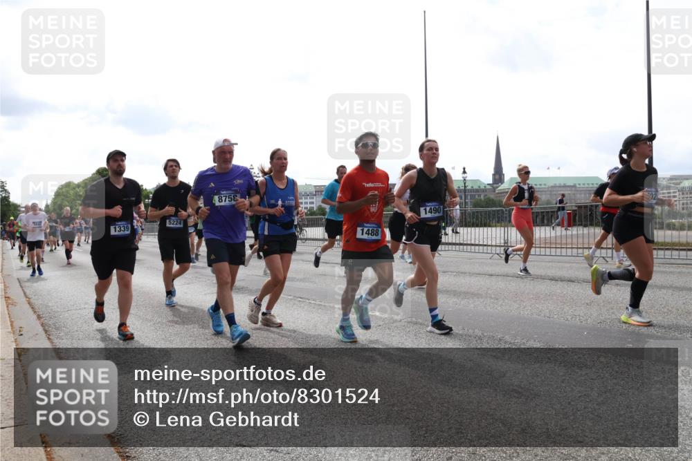 29.06.2025 - hella hamburg halbmarathon Lena Gebhardt http://msf.ph/oto/8301524 29.06.2025 10:37:08 Lombardsbrücke 5224, 1339, 8758, 1488, 1490, 1022, 1118, 1253, 1276, 1337, 1339, 1488, 1490, 1597, 1819, 1948, 1952, 1954, 2016, 2031, 2072, 2104, 2272, 2480, 2486, 2552, 2588, 3127, 3165, 3714, 3873, 3895, 4084, 4097, 4347, 4618, 4733, 4762, 4996, 5146, 5224, 5538, 5560, 5640, 5786, 5789, 5790, 5940, 6156, 6172, 6359, 6584, 6804, 7085, 7202, 7235, 7544, 7707, 7773, 7823, 8007, 8257, 8258, 8315, 8499, 8758, 8811, 8843, 8936, 8937, 9054, 9055, 9295, 9500, 9524, 9694 meine-sportfotos.de