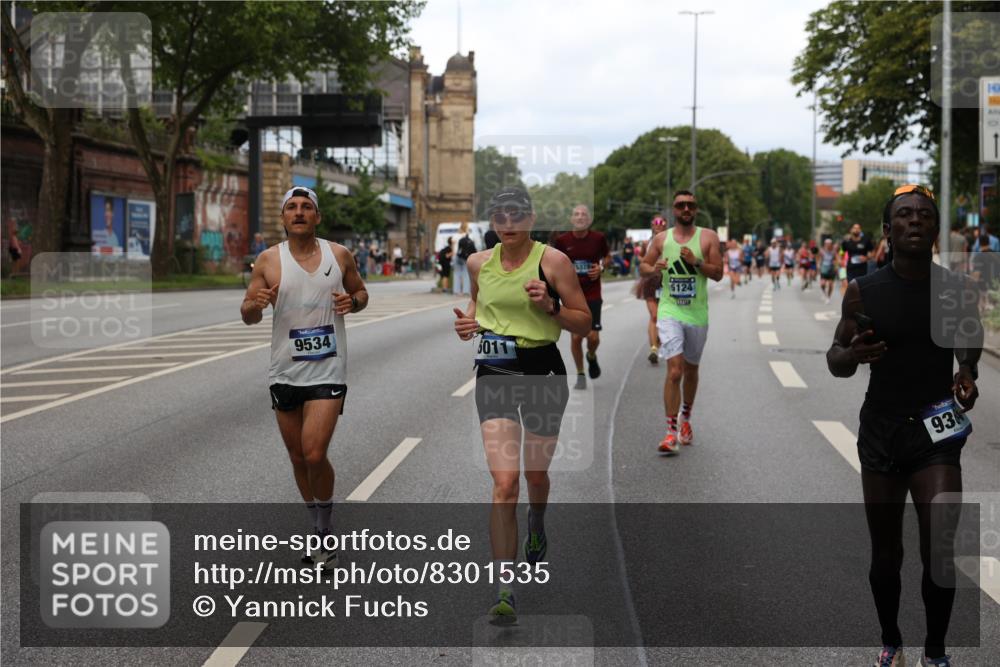 29.06.2025 - hella hamburg halbmarathon Yannick Fuchs http://msf.ph/oto/8301535 29.06.2025 10:37:33 20KM 1353, 1675, 1735, 2653, 4229, 4318, 5011, 5124, 5477, 7026, 7508, 7635, 9364, 9371, 9534, 10099, 10237, 10251, 11177, 12153, 12723, 12776, 13398, 13746, 13807, 14201, 14210, 14226, 14484, 14560, 14849, 15255, 15328, 15706, 15851, 15921, 16314, 16338, 17733, 18004, 18274, 18304, 18449, 18659, 18987, 19009, 19038, 19229 meine-sportfotos.de