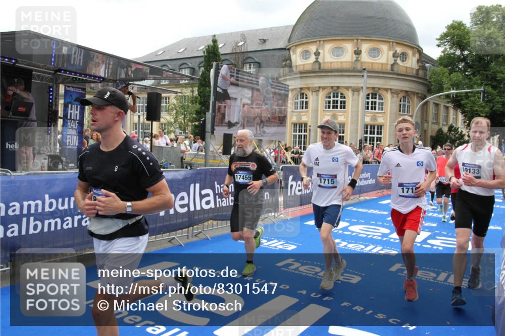 29.06.2025 - hella hamburg halbmarathon Michael Strokosch http://msf.ph/oto/8301547 29.06.2025 10:57:48 Ziel 1715, 1719, 1972, 2034, 5391, 7269, 7833, 10133, 10599, 10703, 12440, 12523, 12774, 13523, 14737, 15217, 16418, 17201, 17455, 18388, 18508, 18727, 18985 meine-sportfotos.de