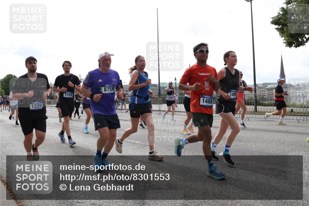 29.06.2025 - hella hamburg halbmarathon Lena Gebhardt http://msf.ph/oto/8301553 29.06.2025 10:37:09 Lombardsbrücke 1339, 5224, 8758, 1490, 1488, 1022, 1118, 1253, 1276, 1337, 1339, 1488, 1490, 1597, 1819, 1948, 1952, 1954, 2016, 2031, 2072, 2104, 2272, 2480, 2486, 2552, 2588, 3127, 3165, 3714, 3873, 3895, 4084, 4097, 4347, 4618, 4733, 4762, 4996, 5146, 5224, 5538, 5560, 5640, 5786, 5789, 5790, 5940, 6156, 6172, 6359, 6584, 6804, 7085, 7202, 7235, 7544, 7707, 7773, 7823, 8007, 8257, 8258, 8315, 8499, 8758, 8811, 8843, 8936, 8937, 9054, 9055, 9295, 9500, 9524, 9694 meine-sportfotos.de
