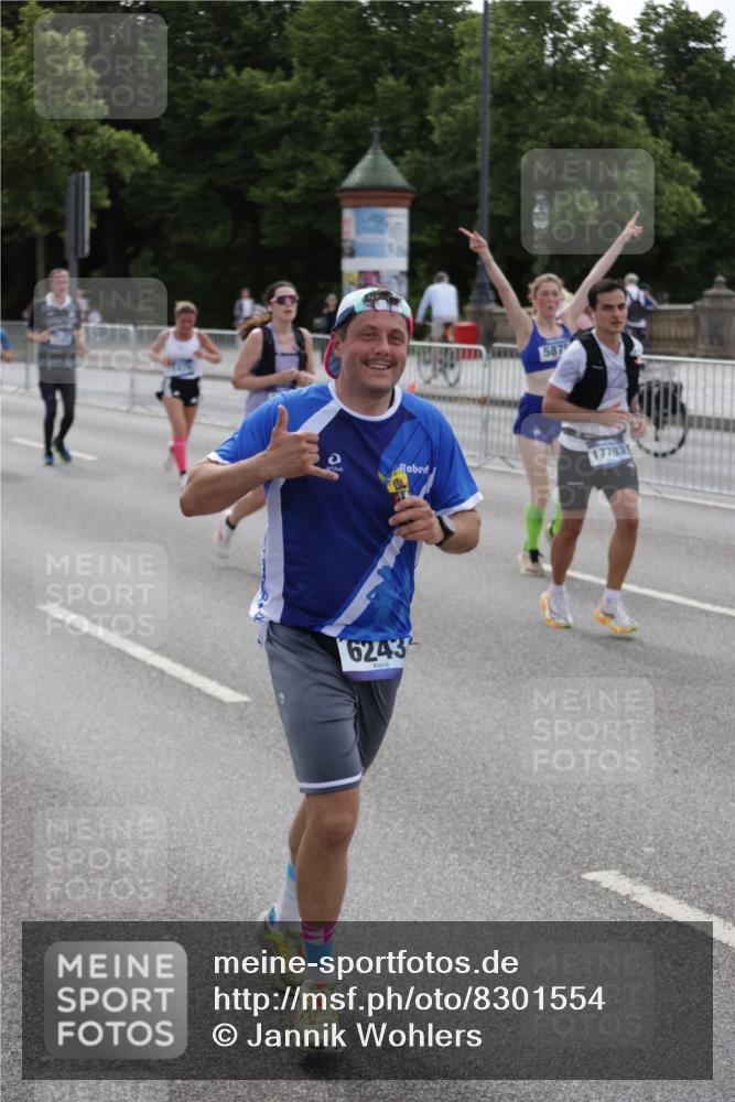 29.06.2025 - hella hamburg halbmarathon Jannik Wohlers http://msf.ph/oto/8301554 29.06.2025 10:37:17 Lombardsbrücke 1475, 2199, 2640, 2853, 3230, 3246, 3633, 5139, 5186, 5522, 5875, 6243, 6821, 6955, 7124, 7321, 7350, 9247, 9288, 9895, 10159, 10476, 10506, 10919, 11087, 11183, 11801, 11882, 11888, 12123, 12242, 12254, 12472, 12824, 13650, 14657, 16032, 16582, 16680, 16706, 17355, 17793, 17798, 18317, 18319, 18903 meine-sportfotos.de