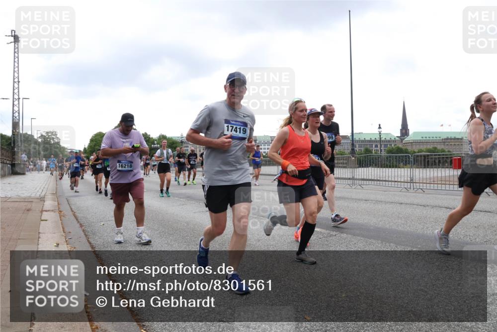 29.06.2025 - hella hamburg halbmarathon Lena Gebhardt http://msf.ph/oto/8301561 29.06.2025 10:46:54 Lombardsbrücke 1073, 1185, 1286, 1363, 1371, 1375, 1593, 1607, 1608, 1720, 1837, 1961, 1999, 2162, 2211, 2320, 2327, 2537, 2555, 2556, 2665, 2697, 2981, 3277, 3406, 3407, 3469, 3734, 3823, 4202, 4239, 4296, 4342, 4355, 4483, 4604, 5111, 5114, 5700, 5796, 5953, 6124, 6161, 6485, 6496, 6740, 7073, 7303, 7412, 7430, 7431, 7767, 7827, 8477, 8486, 8551, 8553, 8684, 8706, 8967, 9691, 10230, 13969, 14261, 15852, 16882, 16987 meine-sportfotos.de