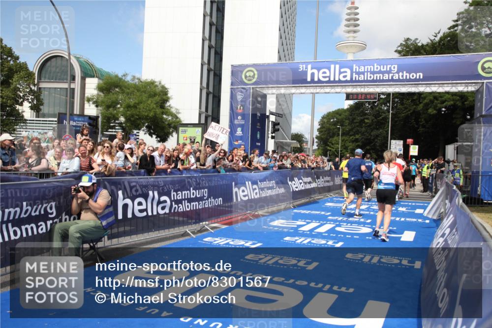 29.06.2025 - hella hamburg halbmarathon Michael Strokosch http://msf.ph/oto/8301567 29.06.2025 11:32:42 Ziel 2464, 3022, 4559, 6310, 7071, 7111, 8170, 8277, 13423, 13921, 14527, 15016, 18498 meine-sportfotos.de