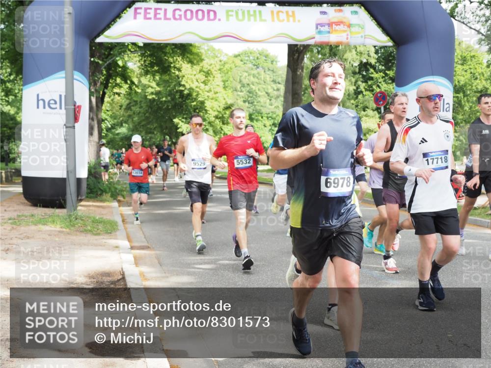29.06.2025 - hella hamburg halbmarathon MichiJ http://msf.ph/oto/8301573 29.06.2025 10:34:45 Zwischen KM18-KM19 1604, 3087, 5459, 5532, 5889, 6421, 6691, 6978, 8142, 8482, 8981, 9386, 9529, 9786, 11185, 11858, 12171, 12891, 13698, 13728, 14045, 14415, 15157, 15451, 15611, 15684, 15741, 15825, 15973, 17353, 17461, 17669, 17718, 19209 meine-sportfotos.de