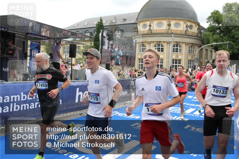 29.06.2025 - hella hamburg halbmarathon Michael Strokosch http://msf.ph/oto/8301612 29.06.2025 10:57:49 Ziel 1715, 1719, 1972, 2034, 5391, 7269, 7833, 10133, 10599, 10703, 12440, 12523, 12774, 13523, 14737, 16418, 16517, 17201, 17455, 18508, 18727, 18985 meine-sportfotos.de