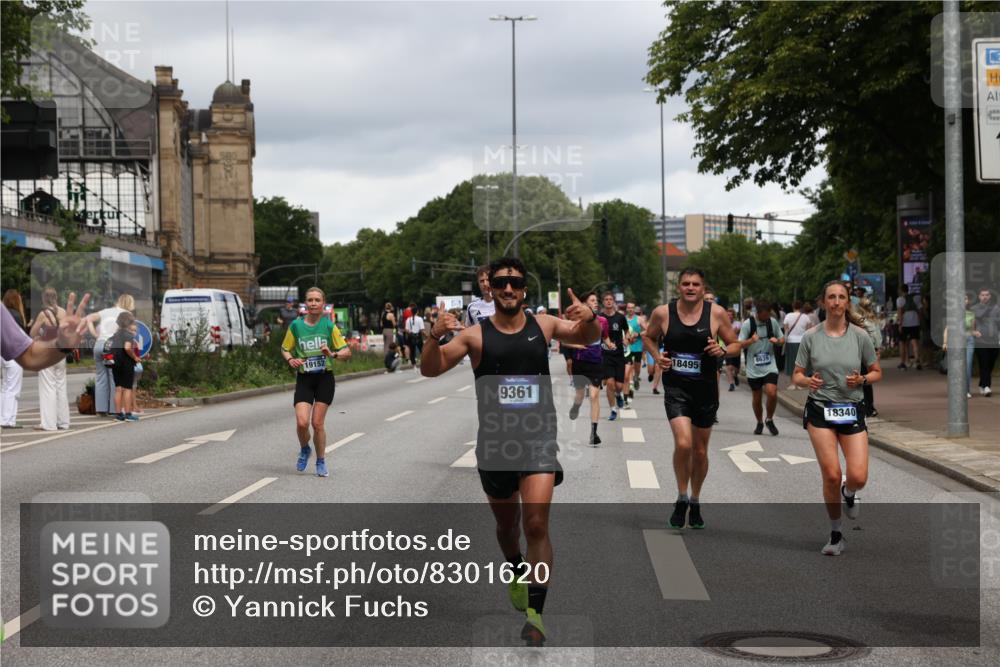 29.06.2025 - hella hamburg halbmarathon Yannick Fuchs http://msf.ph/oto/8301620 29.06.2025 10:49:56 20KM 1130, 1180, 2378, 2982, 3042, 3048, 4951, 5287, 5465, 5672, 5721, 6759, 7646, 7742, 8255, 8311, 8330, 8639, 8863, 9361, 9562, 9622, 11039, 11143, 11309, 11554, 11638, 12196, 12515, 12858, 13474, 14363, 14461, 15134, 15184, 16043, 16375, 16401, 16434, 16625, 16786, 17468, 17615, 18125, 18212, 18325, 18340, 18495, 18531, 18634, 18741, 18746, 18835, 18966, 19120, 19152 meine-sportfotos.de