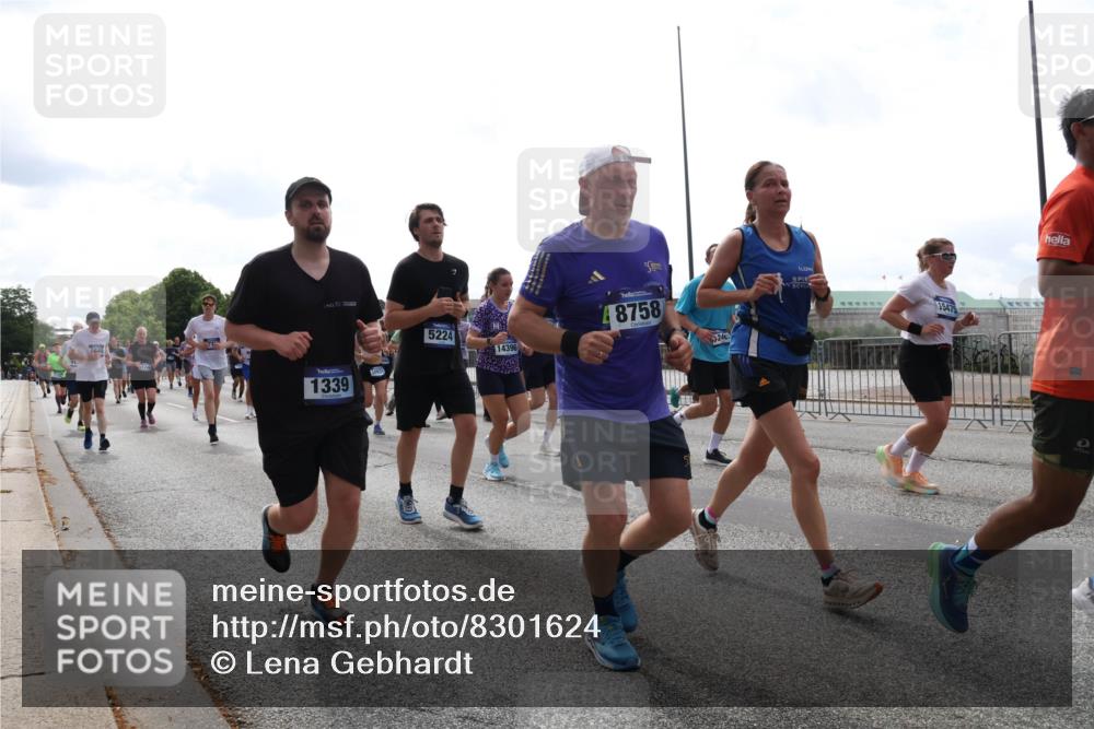 29.06.2025 - hella hamburg halbmarathon Lena Gebhardt http://msf.ph/oto/8301624 29.06.2025 10:37:09 Lombardsbrücke 1339, 5224, 14396, 8758, 24, 15475, 1022, 1118, 1253, 1276, 1337, 1339, 1488, 1490, 1597, 1819, 1948, 1952, 1954, 2016, 2031, 2072, 2104, 2272, 2480, 2486, 2552, 2588, 3127, 3165, 3714, 3873, 3895, 4084, 4097, 4347, 4618, 4733, 4762, 4996, 5146, 5224, 5538, 5560, 5640, 5786, 5789, 5790, 5940, 6156, 6172, 6359, 6584, 6804, 7085, 7202, 7235, 7544, 7707, 7773, 7823, 8007, 8257, 8258, 8315, 8499, 8758, 8811, 8843, 8936, 8937, 9054, 9055, 9295, 9500, 9524, 9694 meine-sportfotos.de