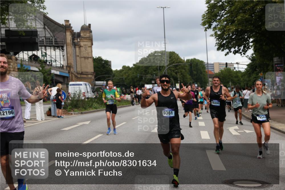 29.06.2025 - hella hamburg halbmarathon Yannick Fuchs http://msf.ph/oto/8301634 29.06.2025 10:49:56 20KM 1130, 1180, 2378, 2982, 3042, 3048, 4951, 5287, 5465, 5672, 5721, 6759, 7646, 7742, 8255, 8311, 8330, 8639, 8863, 9361, 9562, 9622, 11039, 11143, 11309, 11554, 11638, 12196, 12515, 12858, 13474, 14363, 14461, 15134, 15184, 16043, 16375, 16401, 16434, 16625, 16786, 17468, 17615, 18125, 18212, 18325, 18340, 18495, 18531, 18634, 18741, 18746, 18835, 18966, 19120, 19152 meine-sportfotos.de