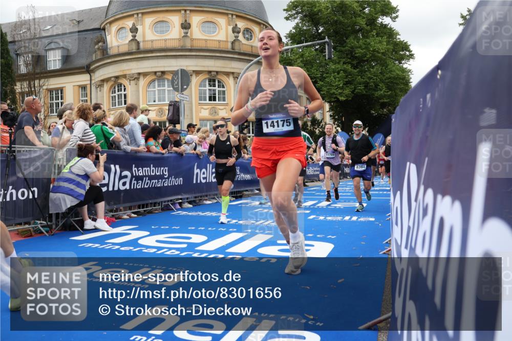 29.06.2025 - hella hamburg halbmarathon Strokosch-Dieckow http://msf.ph/oto/8301656 29.06.2025 10:53:59 Ziel 1151, 1410, 1815, 2432, 3096, 3208, 3209, 6356, 6374, 6481, 6581, 7395, 7918, 7973, 8394, 9032, 11499, 11789, 12379, 13032, 13869, 14175, 16477, 16871, 17348, 18308, 18831, 18879 meine-sportfotos.de