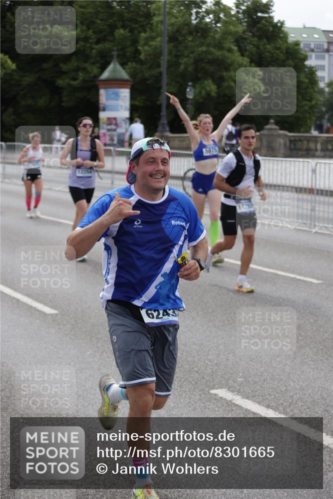 29.06.2025 - hella hamburg halbmarathon Jannik Wohlers http://msf.ph/oto/8301665 29.06.2025 10:37:17 Lombardsbrücke 1475, 2199, 2640, 2853, 3230, 3246, 3633, 5139, 5186, 5522, 5875, 6243, 6821, 6955, 7124, 7321, 7350, 9247, 9288, 9895, 10159, 10476, 10506, 10919, 11087, 11183, 11801, 11882, 11888, 12123, 12242, 12254, 12472, 12824, 13650, 14657, 16032, 16582, 16680, 16706, 17355, 17793, 17798, 18317, 18319, 18903 meine-sportfotos.de