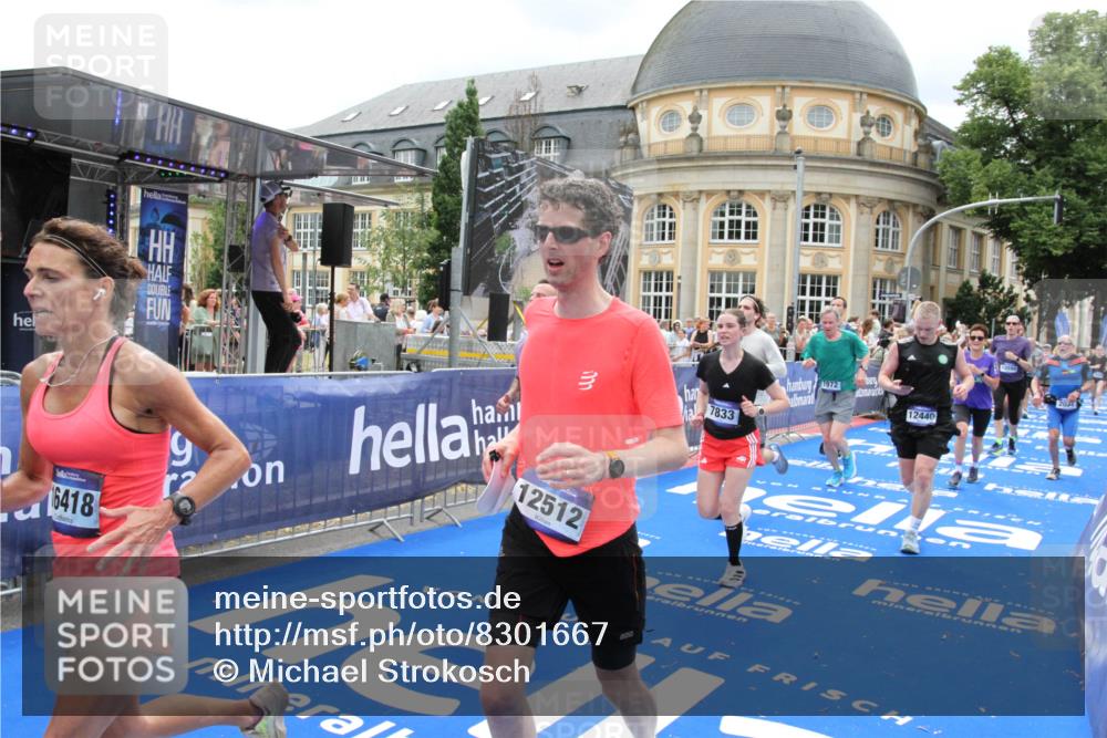 29.06.2025 - hella hamburg halbmarathon Michael Strokosch http://msf.ph/oto/8301667 29.06.2025 10:57:50 Ziel 1715, 1719, 1972, 2034, 2806, 5391, 7269, 7833, 10133, 10599, 10703, 12440, 12523, 14737, 16418, 16517, 17201, 17455, 18492, 18508, 18727, 18985 meine-sportfotos.de